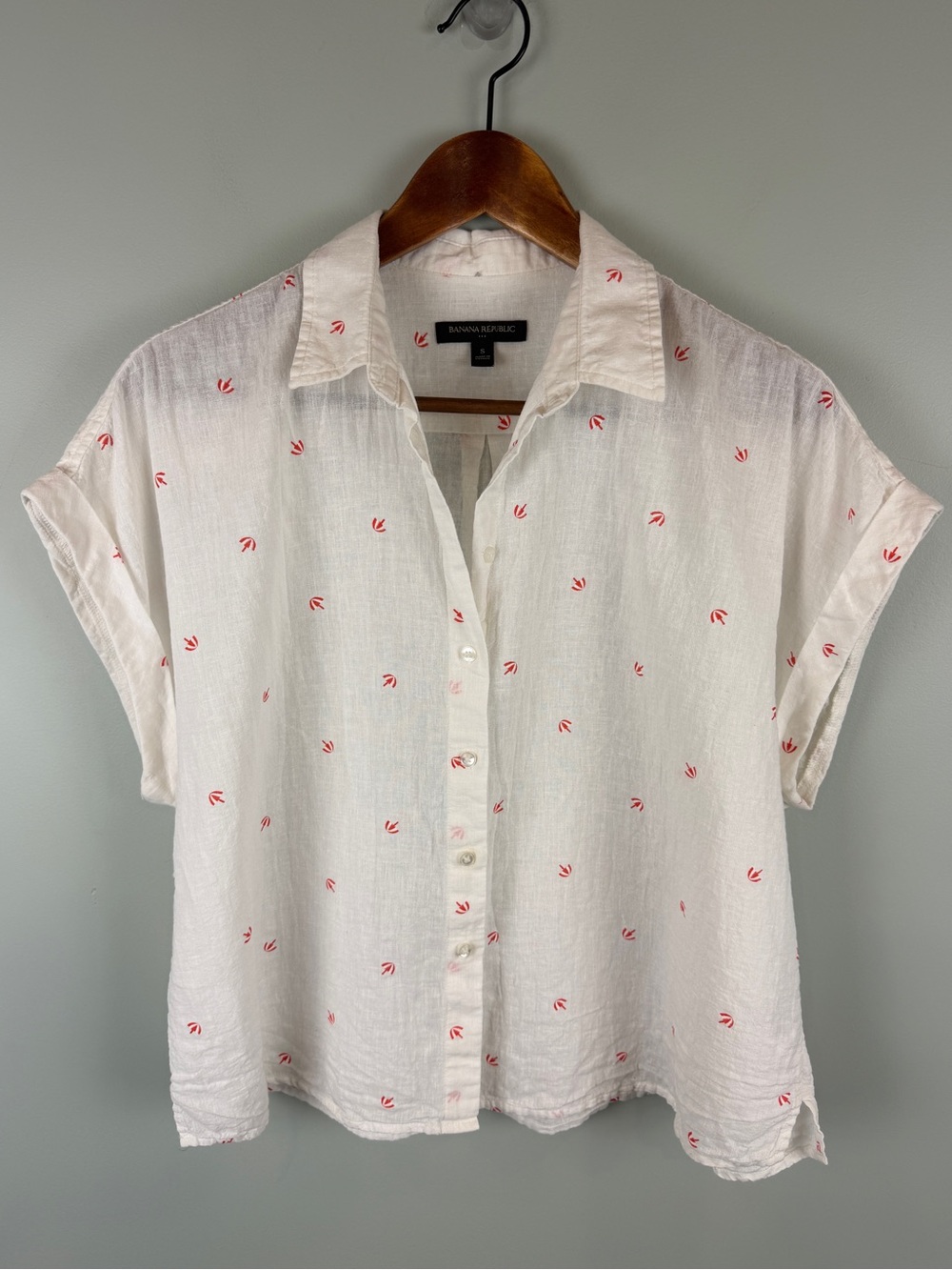 Banana Republic White Short-Sleeve Button-Down linen Shirt with Parasol print Sm